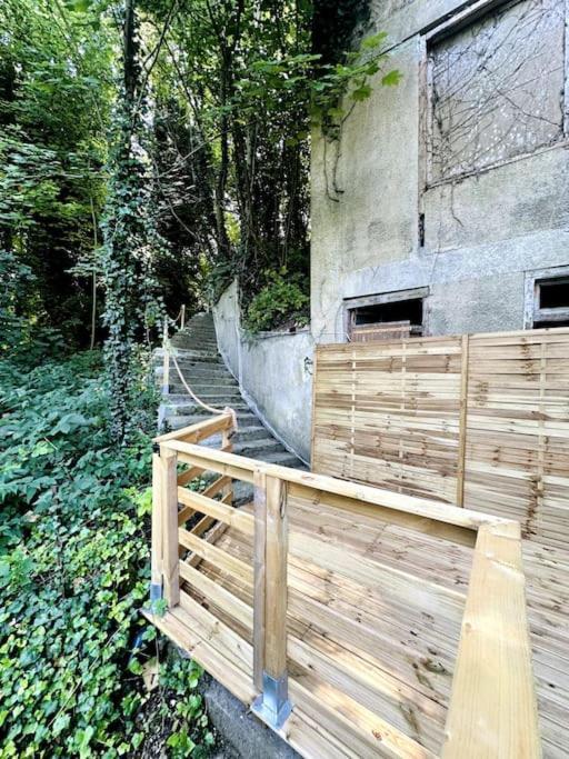 Jungle Appartement Avec Terrasse Laon Exterior foto