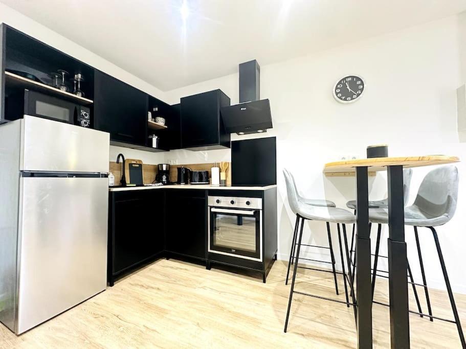 Jungle Appartement Avec Terrasse Laon Exterior foto