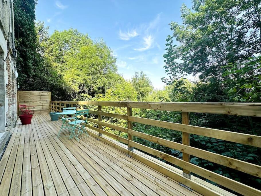 Jungle Appartement Avec Terrasse Laon Exterior foto