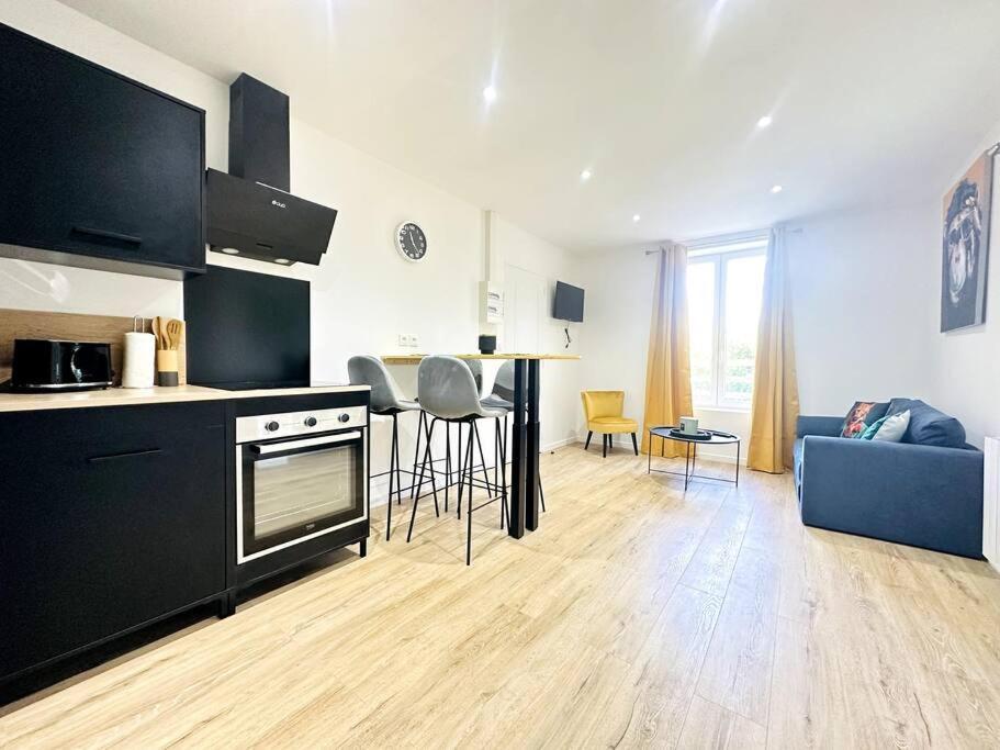 Jungle Appartement Avec Terrasse Laon Exterior foto