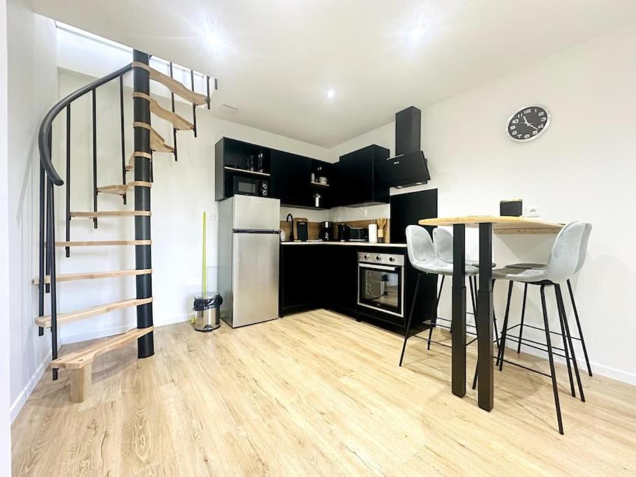 Jungle Appartement Avec Terrasse Laon Exterior foto